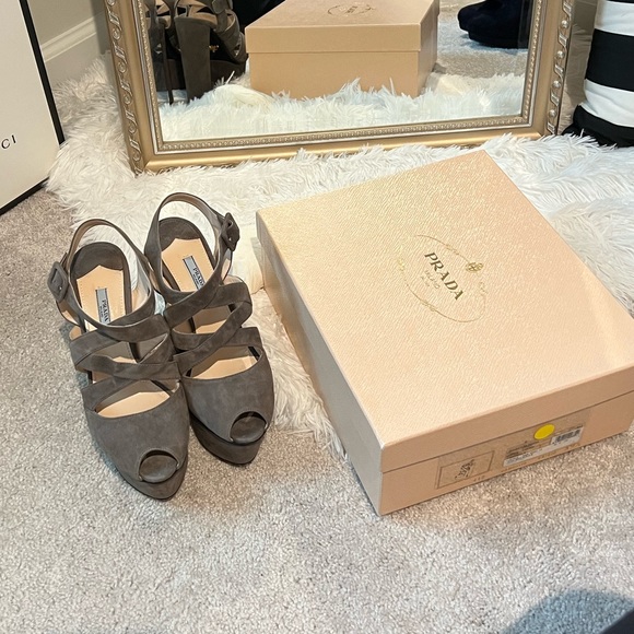 Prada gray suede chunky heels - Picture 3 of 9